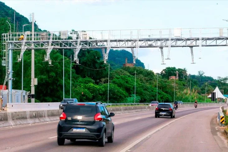 Novo pedágio free flow nas rodovias Imigrantes e Anchieta começará a funcionar nas férias de julho — veja o que muda